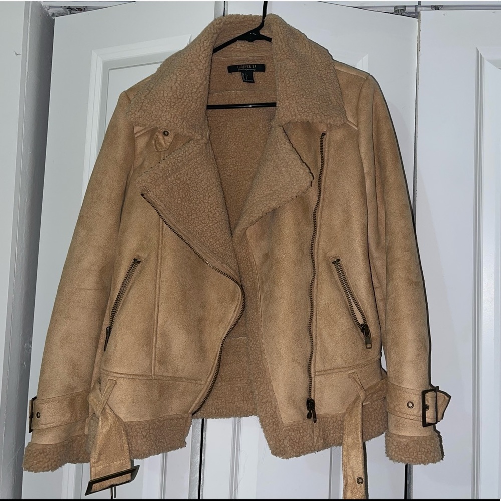 Beautiful coat! Perfect for cold weather, snow time, etc